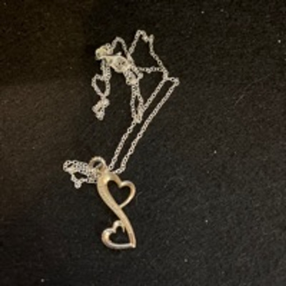 Unbranded Jewelry - Silver Heart Necklace Jewelry
